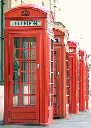 300px-Red_Public_Phone_Boxes_-_Covent_Garden,_London,_England_-_Thursday_September_Thirteenth_2007